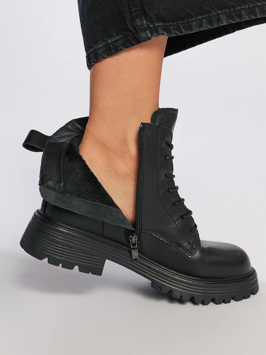 Ботинки черного цвета в стиле милитари